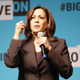 Illustration for article titled Where’s Security? Man Grabs Sen. Kamala Harris’ Microphone at Forum